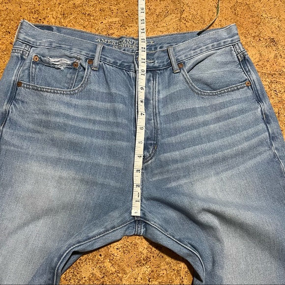 American Eagle Hi-Rise Girlfriend Distressed Light Wash Buttonfly Jeans Sz 12 - Picture 14 of 14